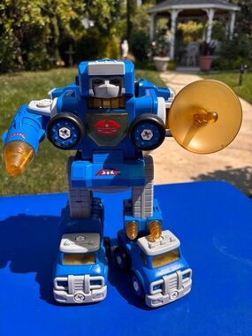 Hahaland Peace Defender 5-in-1 Transforming Robot Military Vehicle Set STEM Toy